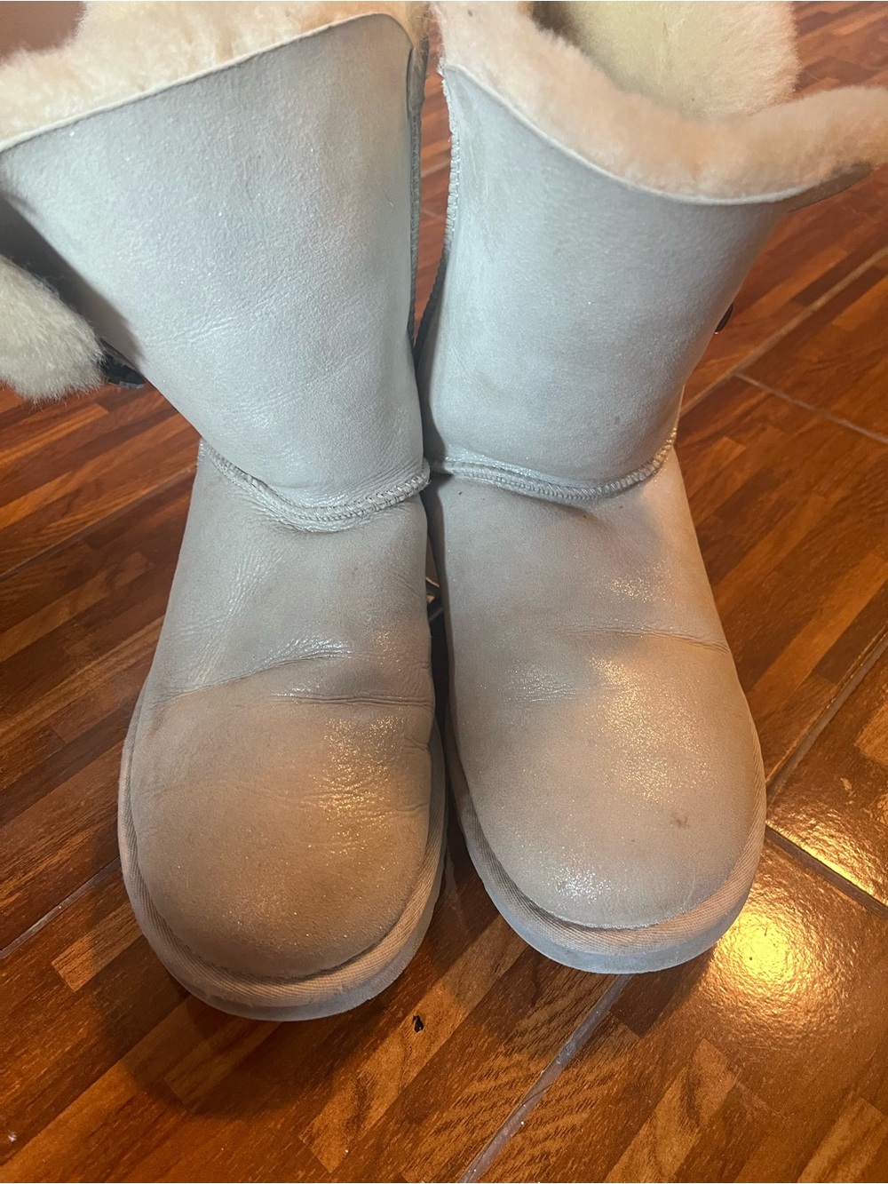UGG Women's Short Shearling Boots - Light Gray